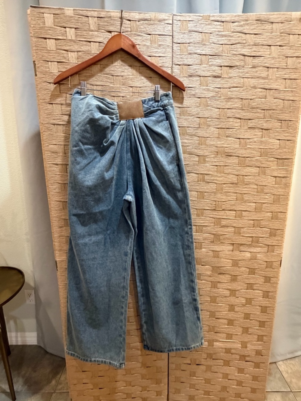 Commense Light Blue Wide-Leg Denim Jeans with Tan Accent - Picture 2 of 6